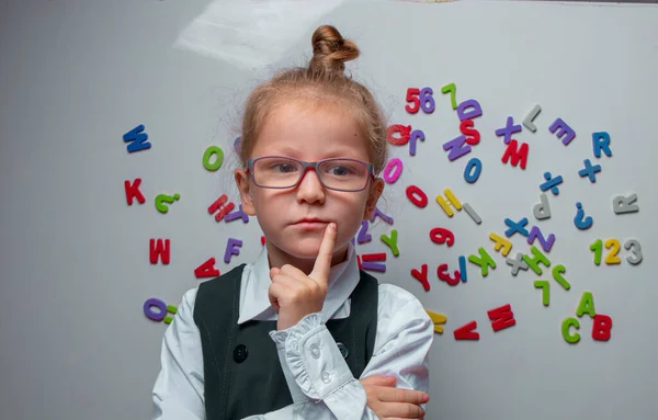 Osiem Lat Myślenia Matematyki Edukacja Koncepcja Dzieciństwa — Zdjęcie stockowe
