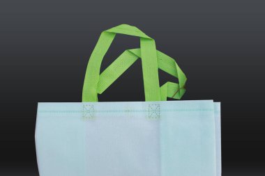 Siyah arkaplanlı güzel Non Woven market poşeti