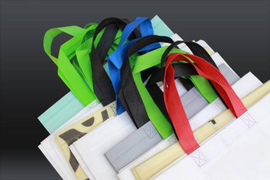 Siyah arkaplanlı güzel Non Woven market poşeti