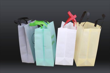 Siyah arkaplanlı güzel Non Woven market poşeti