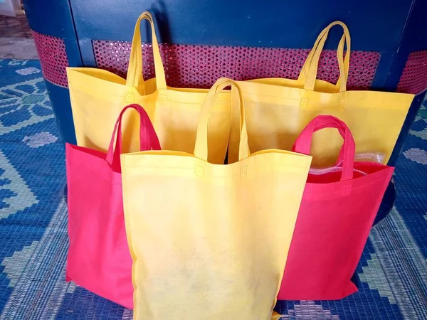 Polypropylene Nonwoven fabric bags. Few color bags. Shopping bags