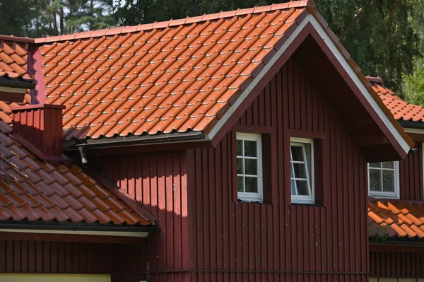 Новые Красные Плитки Глины Крыше Домашняя Архитектура — стоковое фото