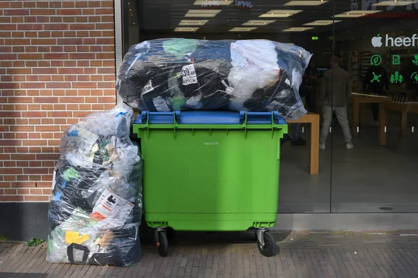 Haarlem Netherlands April 2022 Two Full Trash Containers City Center — Stock Photo, Image