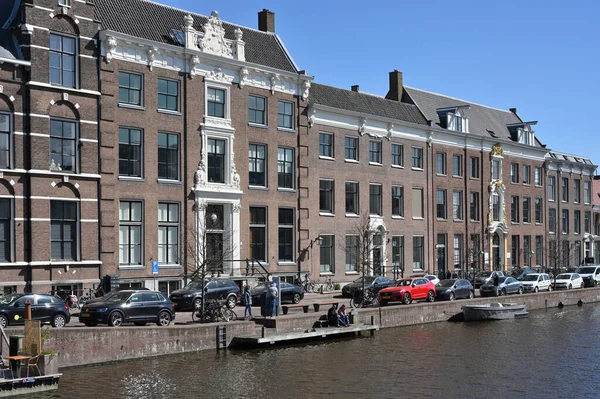 Haarlem Nederländerna April 2022 Kanal Och Typiska Hus Den Historiska — Stockfoto