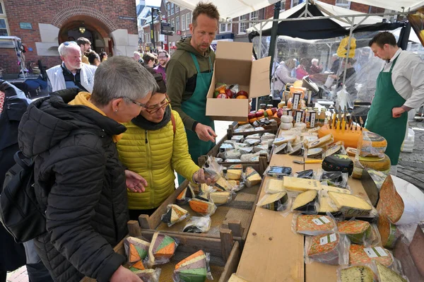 Alkmaar Holland April 2022 Verschiedene Käsesorten Auf Dem Traditionellen Käsemarkt — Stockfoto