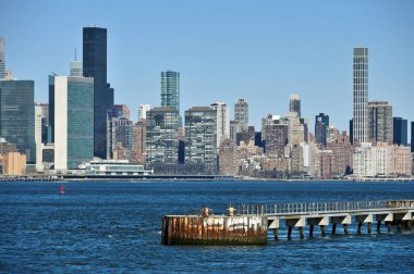 Williamsburg, New York City 'den rıhtıma ve Midtown East' e bakın.