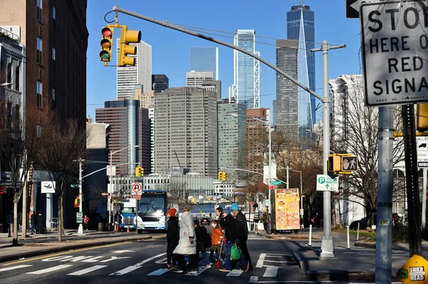 Ciudad Nueva York Febrero 2023 Personas Identificadas Calle Brooklyn Amanecer — Foto de Stock
