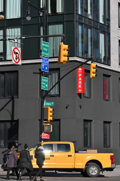 Нью Йорк Февраля 2023 Года Движение Улице Бруклине Нью Йорк — стоковое фото