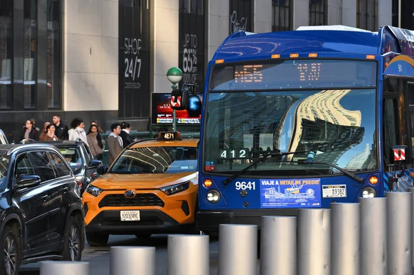Ciudad Nueva York Febrero 2023 Transporte Público Calle Manhattan Nueva — Foto de Stock