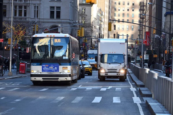 Nova Iorque Fevereiro 2023 Transporte Público Rua Manhattan Nova York — Fotografia de Stock