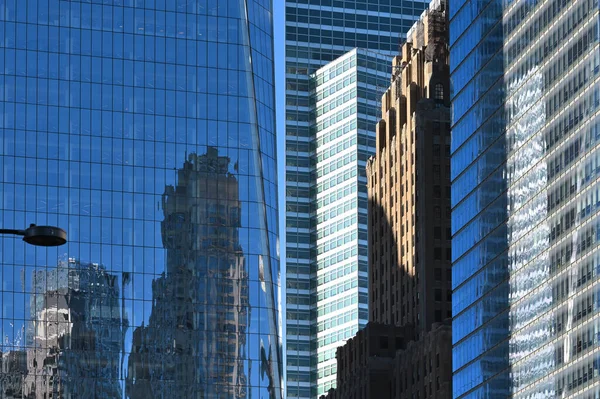 Edificios Modernos Oficinas Negocios Reflejando Ciudad Nueva York — Foto de Stock