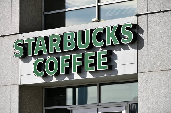 Jersey City Usa February 2023 Starbucks Coffee Storefront Sign Newport — Stock Photo, Image