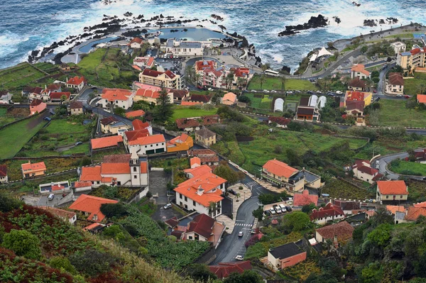 Madeira 2022年12月1日 Porto Moniz 大西洋岸の小さな町 ポルトガルのマデイラ島の空の景色 — ストック写真