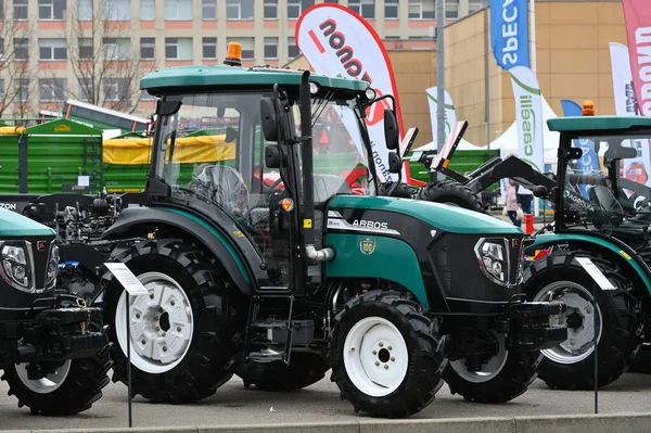 Kaunas Lituania Marzo 2023 Vehículo Tractor Compacto Arbos Feria Agrícola —  Fotos de Stock