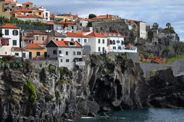Madeira, 02 Aralık 2022: Portekiz 'in Madeira Adası, Camara de Lobos adlı küçük balıkçı kasabası.