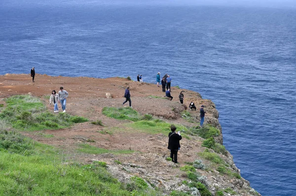 Madeira Dezembro 2022 Pessoas Não Identificadas Penhasco Costa Oceano Atlântico — Fotografia de Stock