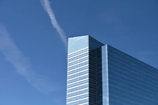 泽西市现代玻璃商业办公大楼 — 图库照片