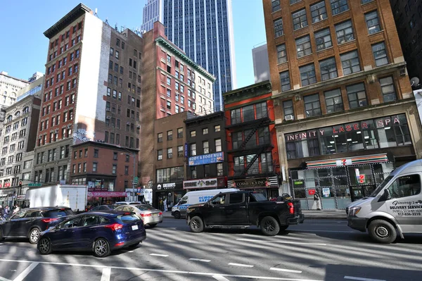 New York Usa Febbraio 2023 Traffico Strada Manhattan New York — Foto Stock