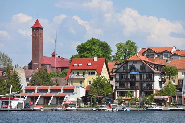 stock image Mikolajki, Poland, May 14: View to city from the lake on May 14, 2023 at Mikolajki, Poland. Mikolajki is a resort town in the Warmian-Masurian Voivodeship in north-eastern Poland.