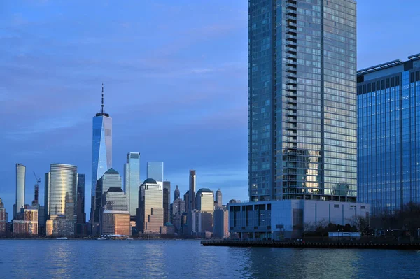 Jersey City Eua Fevereiro 2023 Horário Verão Azul Sobre Manhattan — Fotografia de Stock