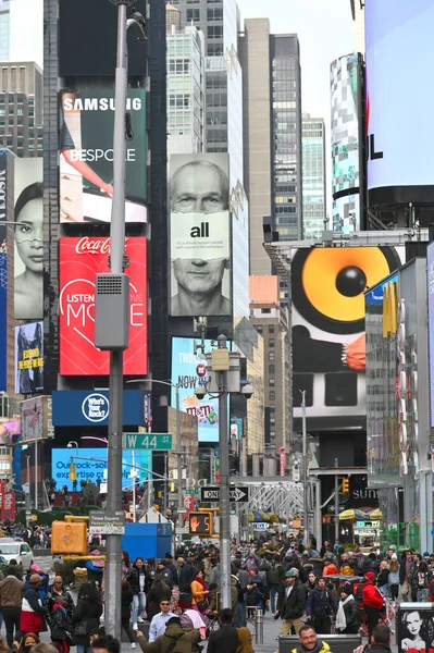 New York Février 2023 Personnes Non Identifiées Sur Times Square — Photo