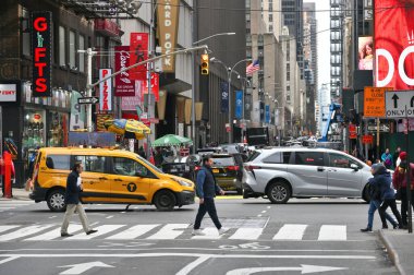 New York, ABD - 19 Şubat 2023: Manhattan, New York, ABD 'de trafik