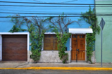 Merida şehrinin eski kasabası Yucatan, Meksika 'daki renkli koloni tarzı binalar.