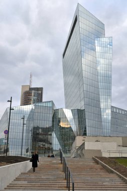 Vilnius, 20 Mart 2024: Vilnius, Litvanya 'daki modern ofis binaları. Vilnius, Litvanya 'nın başkenti ve en büyük şehridir.