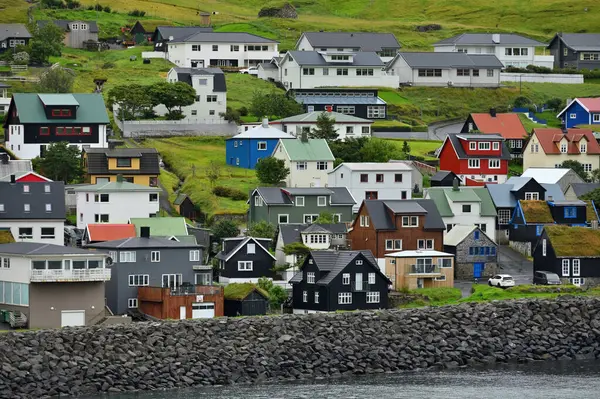 Faroe Adaları, Sandavagur, 9 Ağustos 2024: Sandavagur Danimarka 'nın Vagar adasının güney kıyısında yer alan bir şehirdir..