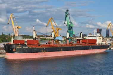 Klaipeda, Litvanya - 21 Temmuz: Bulk Carrier GANNET BULKER 21 Temmuz 2024 Klaipeda, Litvanya. Klaipeda Limanı, Avrupa 'nın kuzeyindeki az sayıdaki buzsuz limandan biridir.