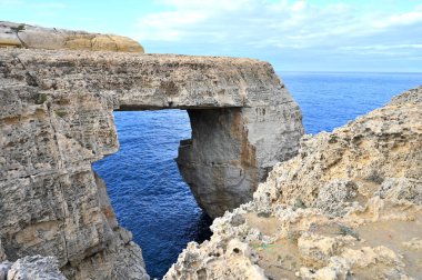 Wied il-Mielah Penceresi, Malta 'nın Gozo adasının kuzey batı kıyısında bulunan bir kireçtaşı doğal kemeridir.