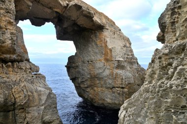 Wied il-Mielah Penceresi, Malta 'nın Gozo adasının kuzey batı kıyısında bulunan bir kireçtaşı doğal kemeridir.