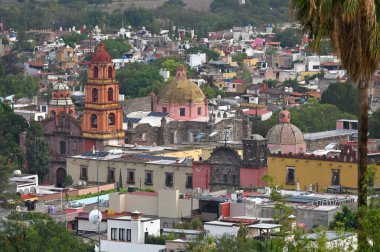 San Miguel de Allende, Meksika - 8 Temmuz 2023 San Miguel de Allende Panoraması, Meksika. San Miguel de Allende, Meksika 'nın merkezinde sömürge döneminden kalma bir şehir.