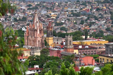 San Miguel de Allende, Meksika - 8 Temmuz 2023 San Miguel de Allende Panoraması, Meksika. San Miguel de Allende, Meksika 'nın merkezinde sömürge döneminden kalma bir şehir.