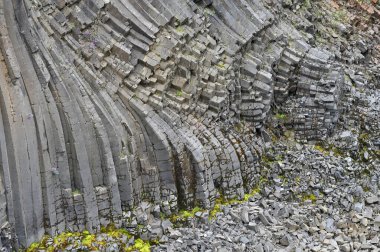 Doğu İzlanda 'daki Studlagil bazalt kanyonu. Kanyon, Doğu İzlanda 'daki Jokuldalur Vadisi' nin üst kesiminde yer almaktadır.