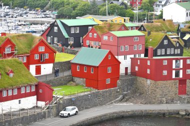 Thorshavn, Faroe Adaları, Danimarka - 24 Temmuz 2024: Thorshavn şehri, Faroe Adaları 'nın başkenti. İskandinav şehrinin şehir manzarası.