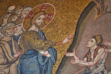 Catania, İtalya - 28 Ekim 2023: Palermo, Sicilya, İtalya yakınlarındaki Monreale Katedrali veya Duomo di Monreale 'nin içini kapatın