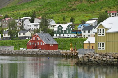 Siglufjordur, İzlanda - 29 Temmuz 2024: Siglufjordur Kuzey İzlanda 'daki pitoresk balıkçı limanı ve kasaba