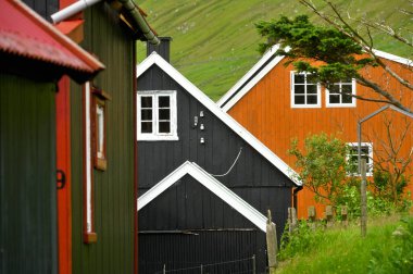 Faroe Adaları, 12 Ağustos 2024: Faroe Adaları, Danimarka 'da tipik kır evleri.