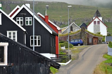 Faroe Adaları, 11 Ağustos 2024: Faroe Adaları, Danimarka 'da tipik kır evleri.