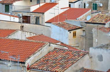 Cefalu şehirde eski kırmızı çatılar görüntüleyin. Sicilya Adası, İtalya, Europe