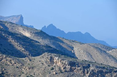 Sabah vakti Sayq Platosu 'nun dağ manzarası. Jebel Akhdar dağları Umman Sultanı.