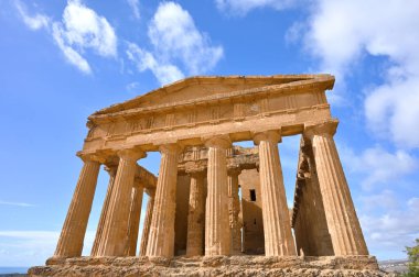 Ünlü Valle dei Templi UNESCO Dünya Mirası Alanı. Yunan tapınağı - Concordia Tapınağı 'nın kalıntıları. Agrigento, Sicilya, Güney İtalya