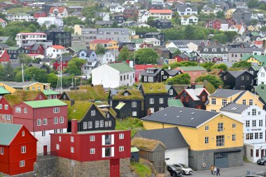 Thorshavn, Faroe Adaları, Danimarka - 24 Temmuz 2024: Thorshavn şehri, Faroe Adaları 'nın başkenti. İskandinav şehrinin şehir manzarası.