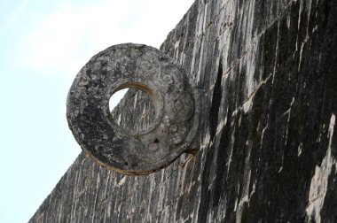 Meksika 'daki Yucatan Yarımadası' ndaki Chichen Itza arkeoloji sahasında antik kalıntılar.,