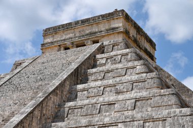 Meksika 'daki Yucatan Yarımadası' ndaki Chichen Itza arkeoloji sahasında antik kalıntılar.,