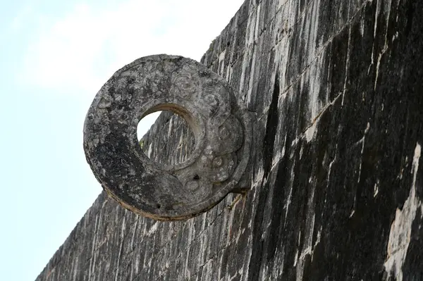 Meksika 'daki Yucatan Yarımadası' ndaki Chichen Itza arkeoloji sahasında antik kalıntılar.,