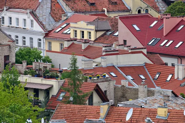 Litvanya, Vilnius, Haziran 05, 2025: Litvanya 'nın başkenti ve en büyük kenti Vilnius' un eski kent mimarisinin havadan görünüşü