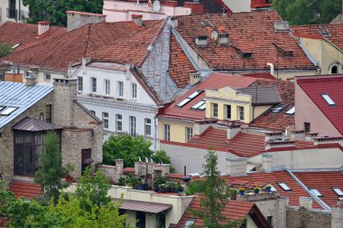 Litvanya, Vilnius, Haziran 05, 2025: Litvanya 'nın başkenti ve en büyük kenti Vilnius' un eski kent mimarisinin havadan görünüşü