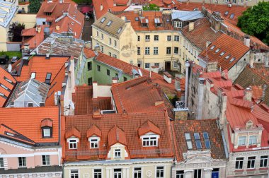 Litvanya, Vilnius, Haziran 05, 2025: Litvanya 'nın başkenti ve en büyük kenti Vilnius' un eski kent mimarisinin havadan görünüşü